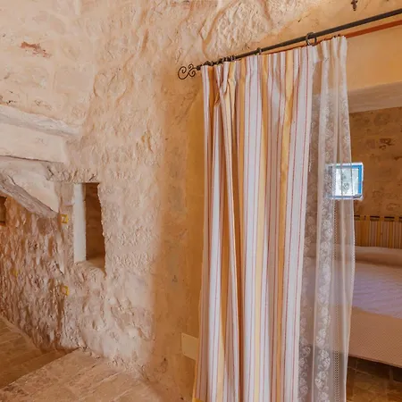 Trullo Tarantini Con Piscina Privata * Latiano