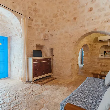 Trullo Tarantini Con Piscina Privata * Latiano