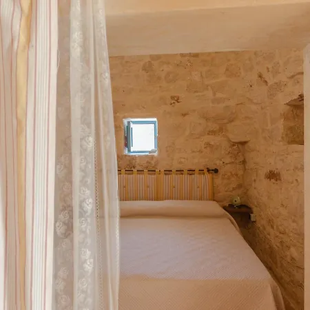 Trullo Tarantini Con Piscina Privata * Latiano