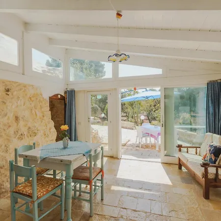 Trullo Tarantini Con Piscina Privata Latiano