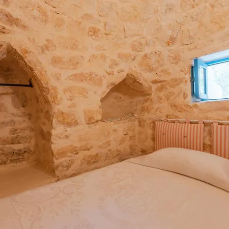 Appartamento Trullo Tarantini Con Piscina Privata Latiano