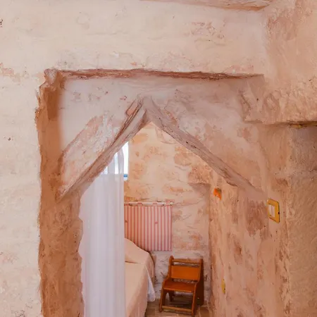 Trullo Tarantini Con Piscina Privata Latiano