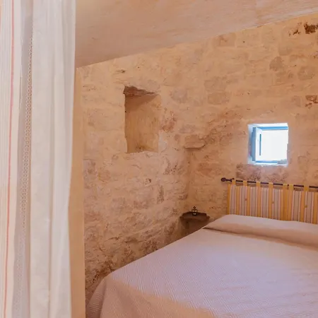 Trullo Tarantini Con Piscina Privata Latiano