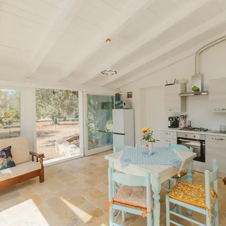 Trullo Tarantini Con Piscina Privata Latiano