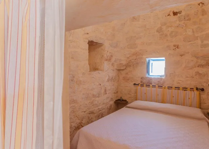 Trullo Tarantini Con Piscina Privata Latiano