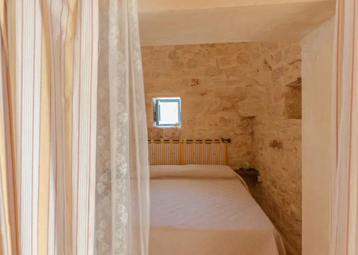 Trullo Tarantini Con Piscina Privata * Latiano
